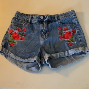 Woman’s GUESS jean shorts